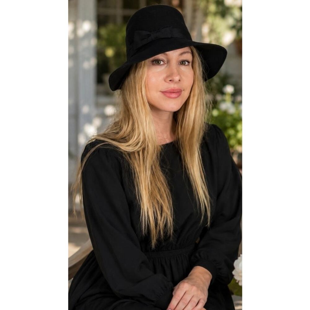 Vintage Lazarus wool bonnet style hat